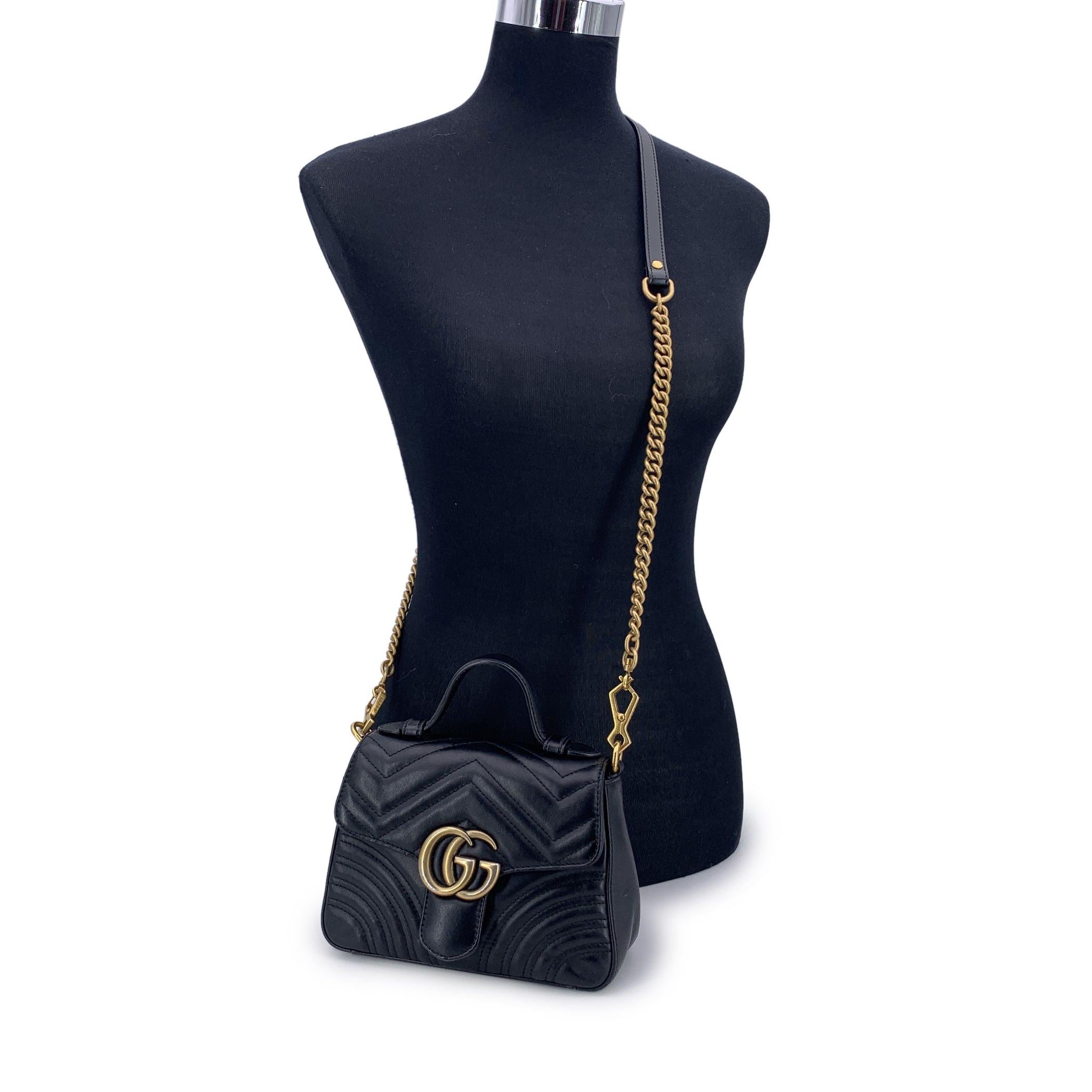 Esta hermosa Bolsa vendrá con un Certificado de Autenticidad proporcionado por Entrupy. El certificado se entregará sin coste alguno. De la colección Crucero 2019 de Gucci, esta llamativa incorporación a la línea GG Marmont aporta encanto vintage y