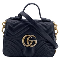 Gucci Black Quilted Leather GG Marmont Crossbody Bag with Handle (Sac à main en cuir matelassé GG Marmont avec poignée)