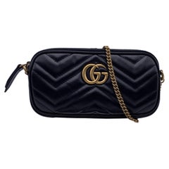 Gucci Marmont WOC Brieftasche auf Kette aus schwarzem gestepptem Leder
