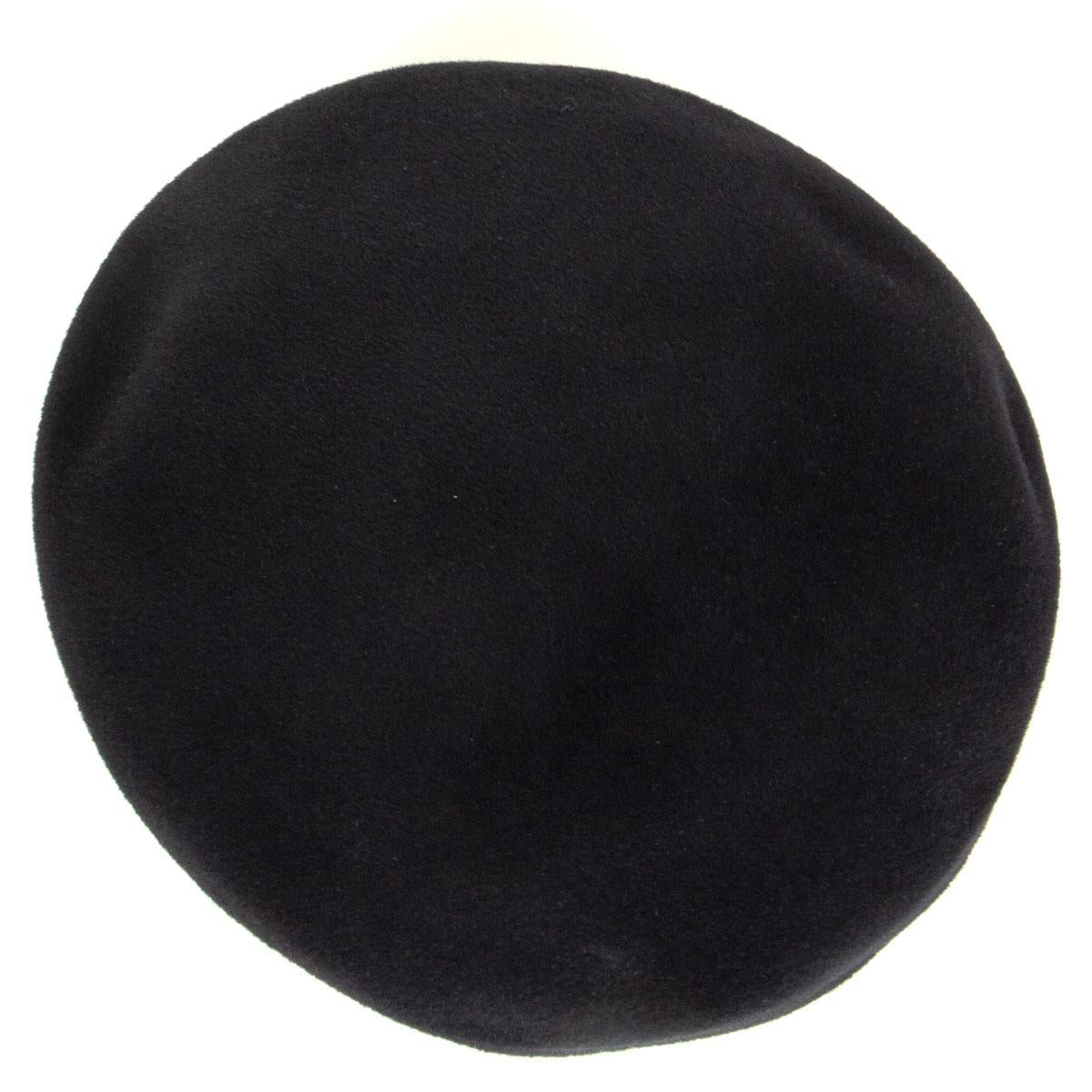100% authentic Gucci beret in black rabbit felt. Has been worn and is in excellent condition. Comes with dust bag. 

Tag Size L
Size 59cm (23in)
Inside Circumference 57cm (22.2in)

All our listings include only the listed item unless otherwise