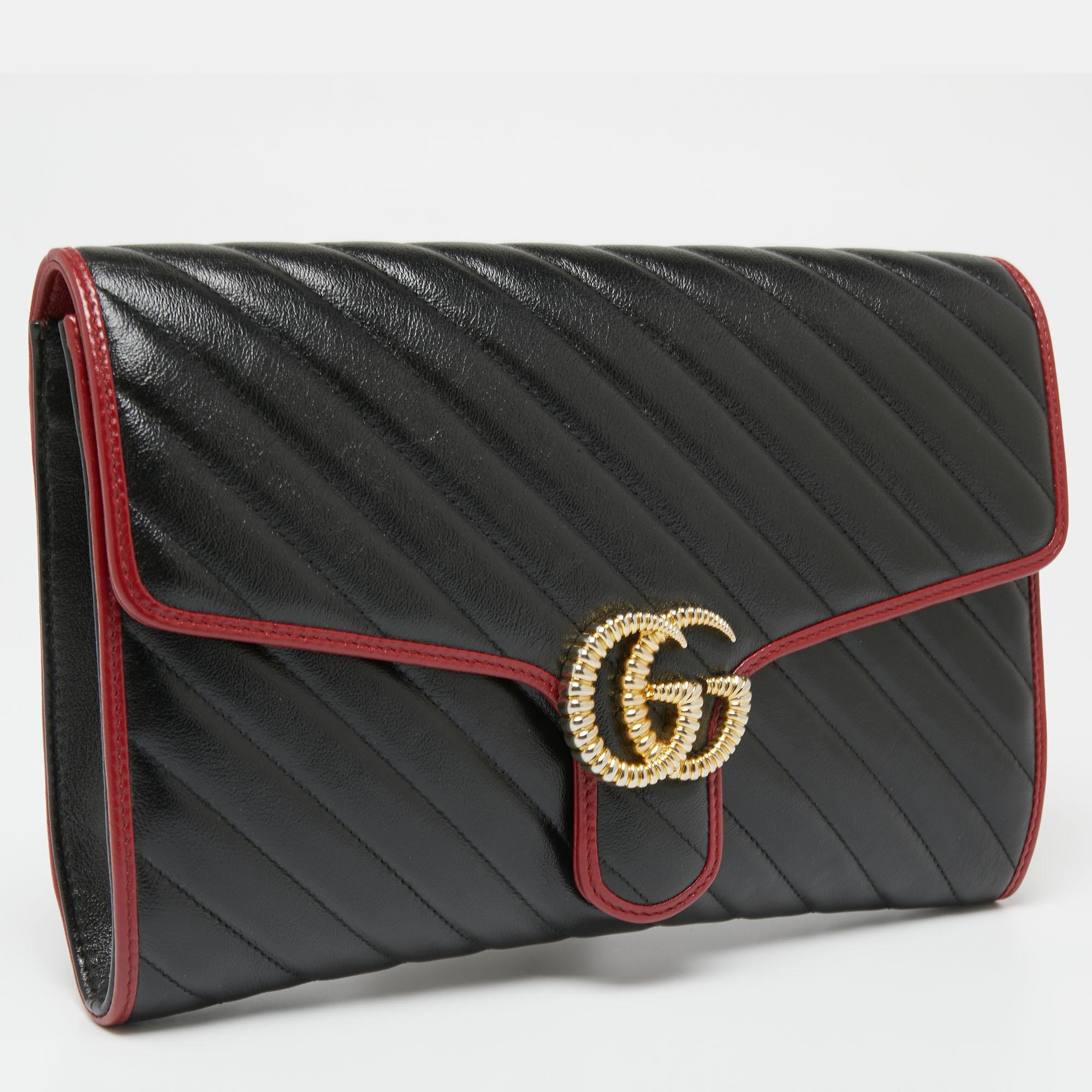 Gucci Black/Red Diagonal Quilt Leather GG Marmont Torchon Clutch In Excellent Condition In Dubai, Al Qouz 2