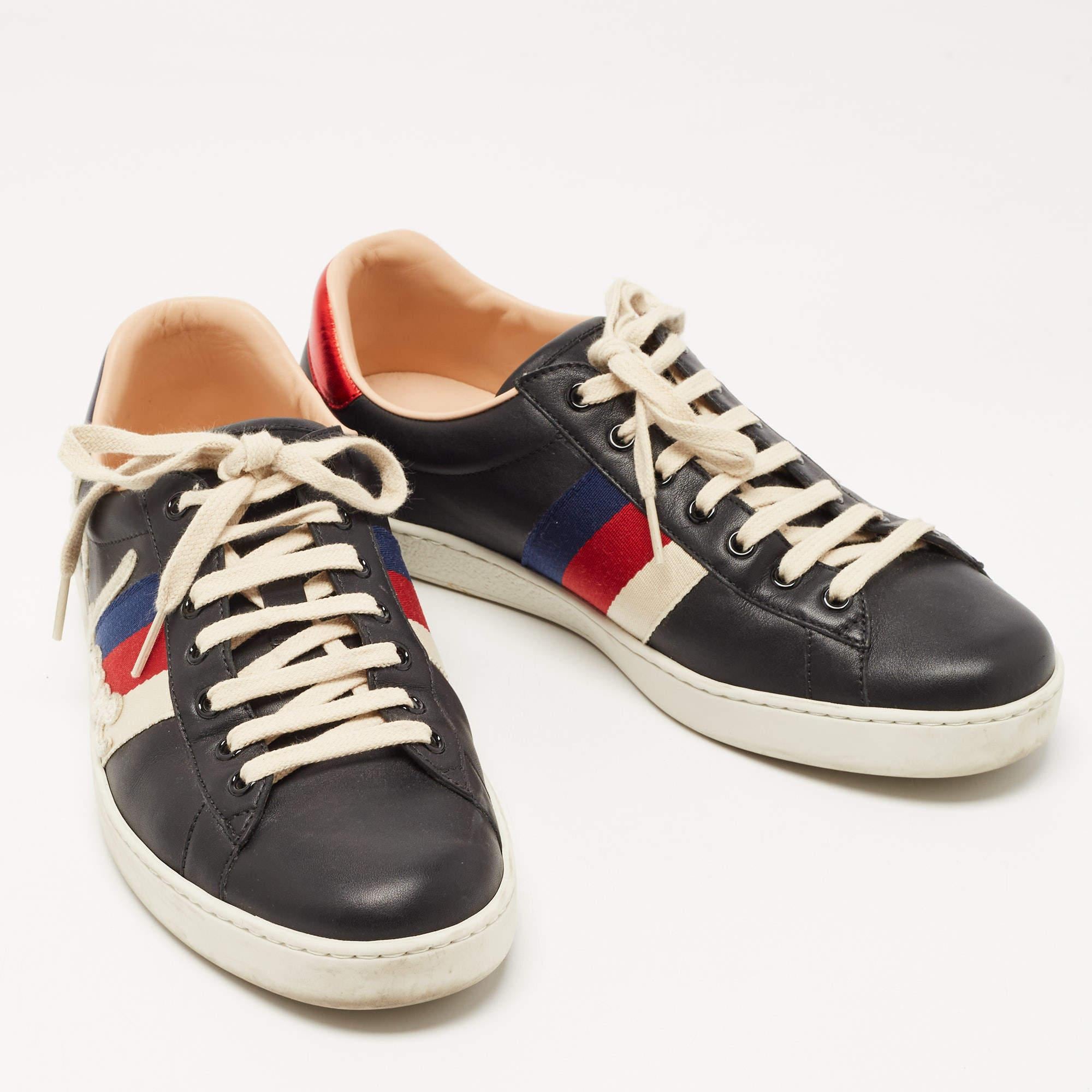 Let this comfortable pair be your first choice when you're out for a long day. These Gucci low-top shoes have well-sewn uppers beautifully set on durable soles.

Includes: Original Dustbag, Original Box, Info Booklet