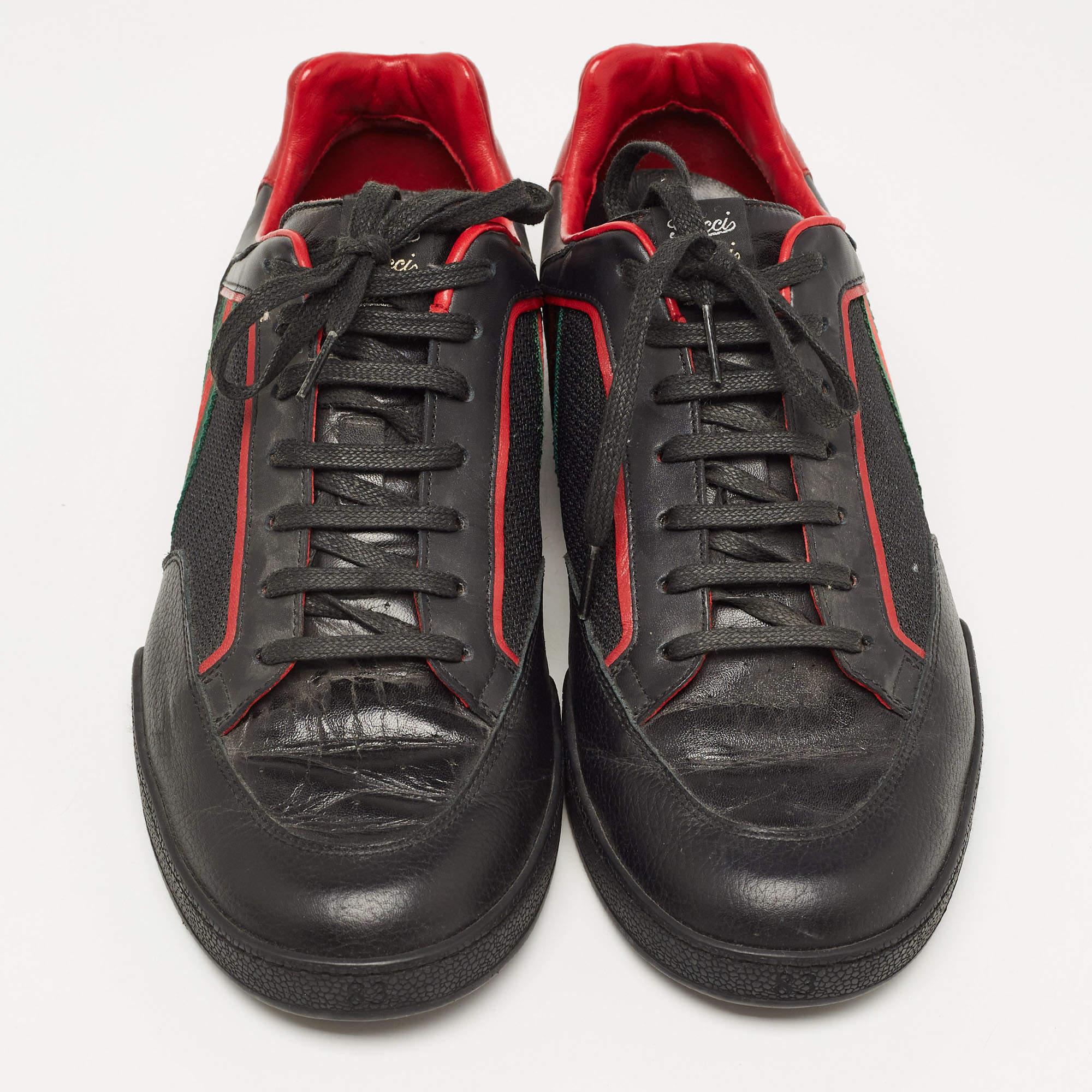 Gucci Black/Red Leather and Mesh Vintage Tennis Sneakers Size 43.5 In Good Condition For Sale In Dubai, Al Qouz 2
