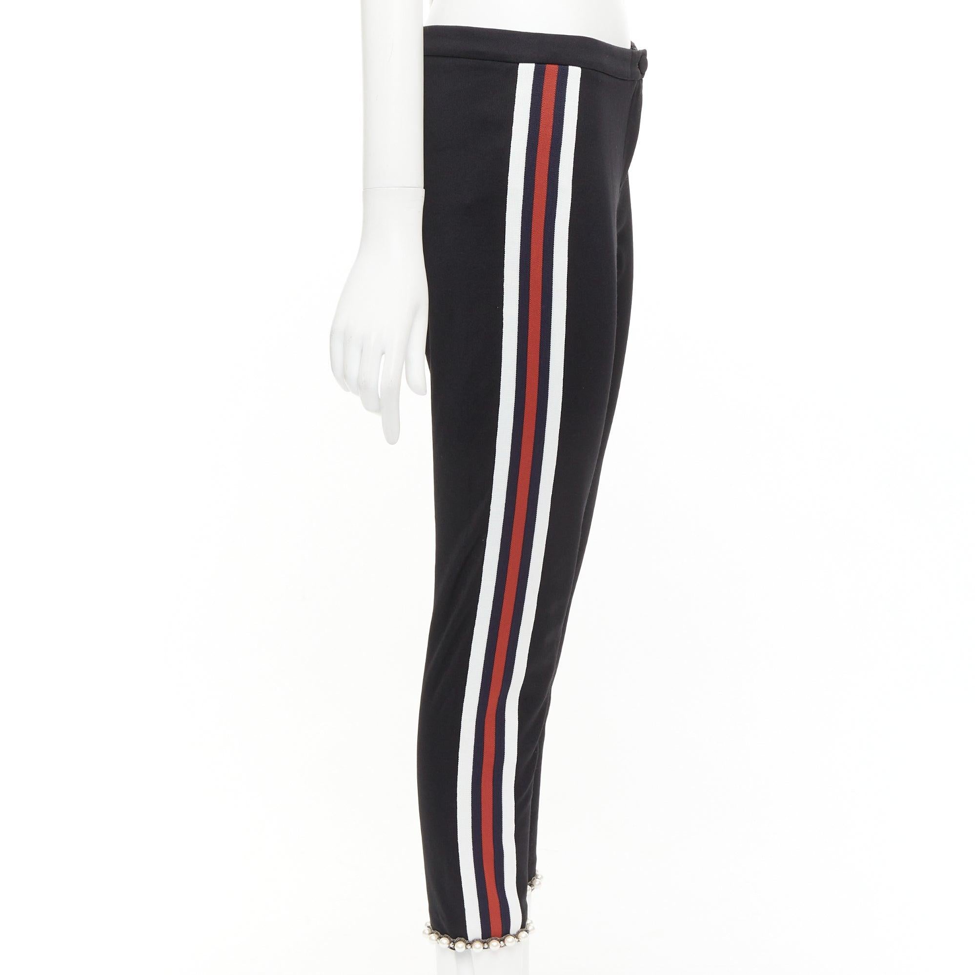 Gucci - Pantalon de jogging noir rouge à ourlet orné de perles et à bordures en toile S Excellent état - En vente à Hong Kong, NT