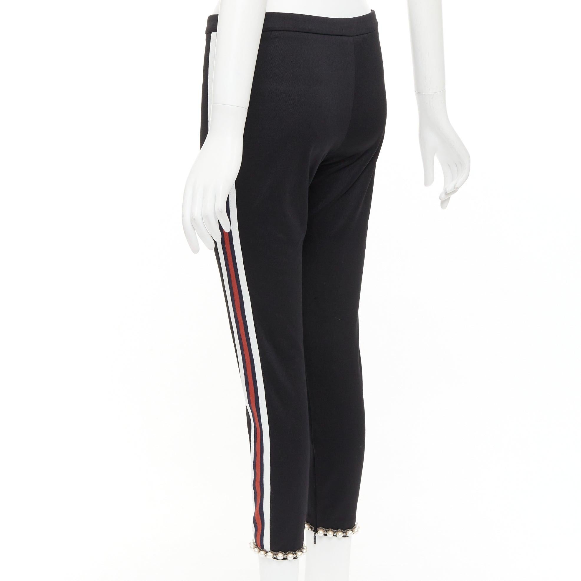 Gucci - Pantalon de jogging noir rouge à ourlet orné de perles et à bordures en toile S en vente 1