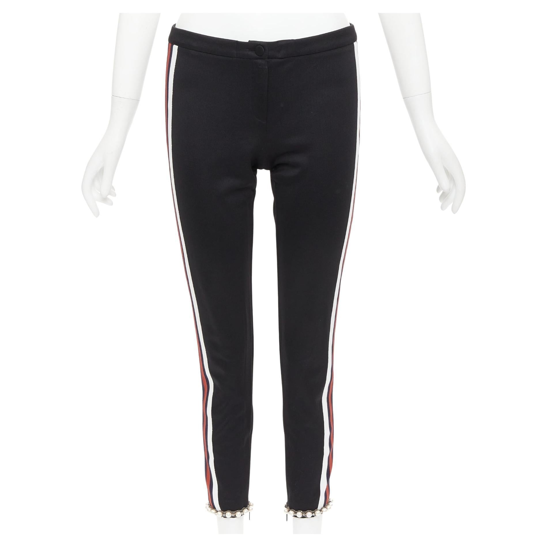 Gucci - Pantalon de jogging noir rouge à ourlet orné de perles et à bordures en toile S en vente