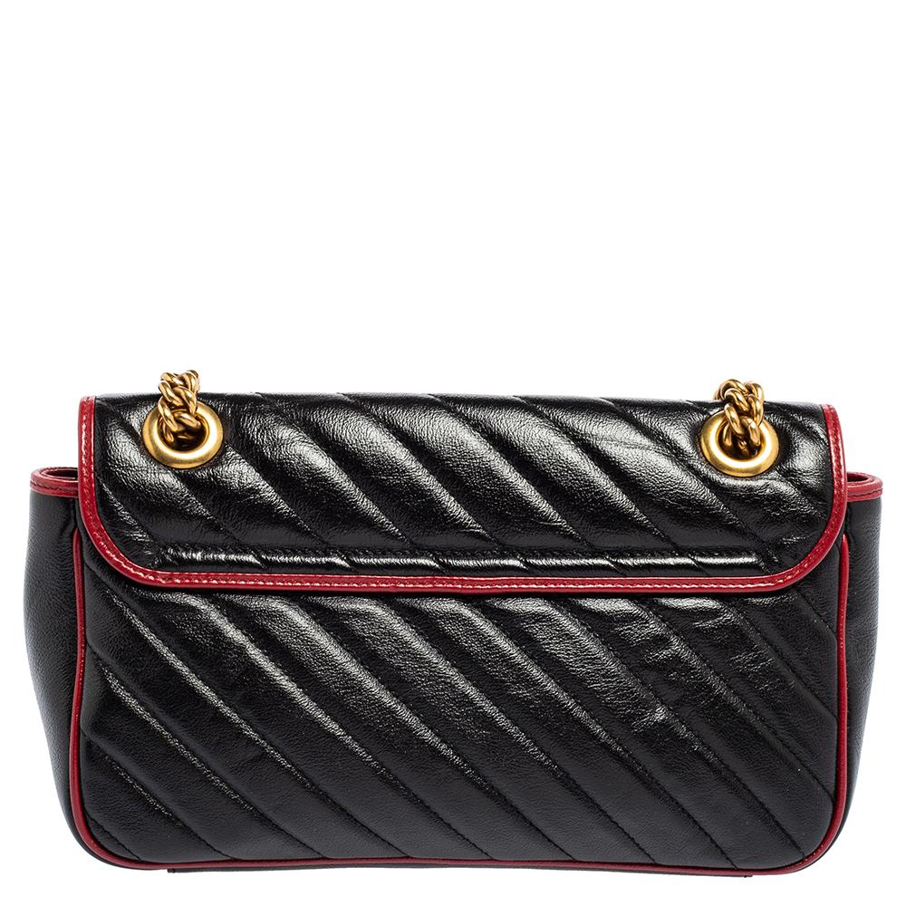 From one of the most exemplary collections of the brand, this GG Marmont shoulder bag from the House of Gucci will deliver unending charm and aesthetics to your style. It has been crafted using black-red quilted leather on the exterior with a