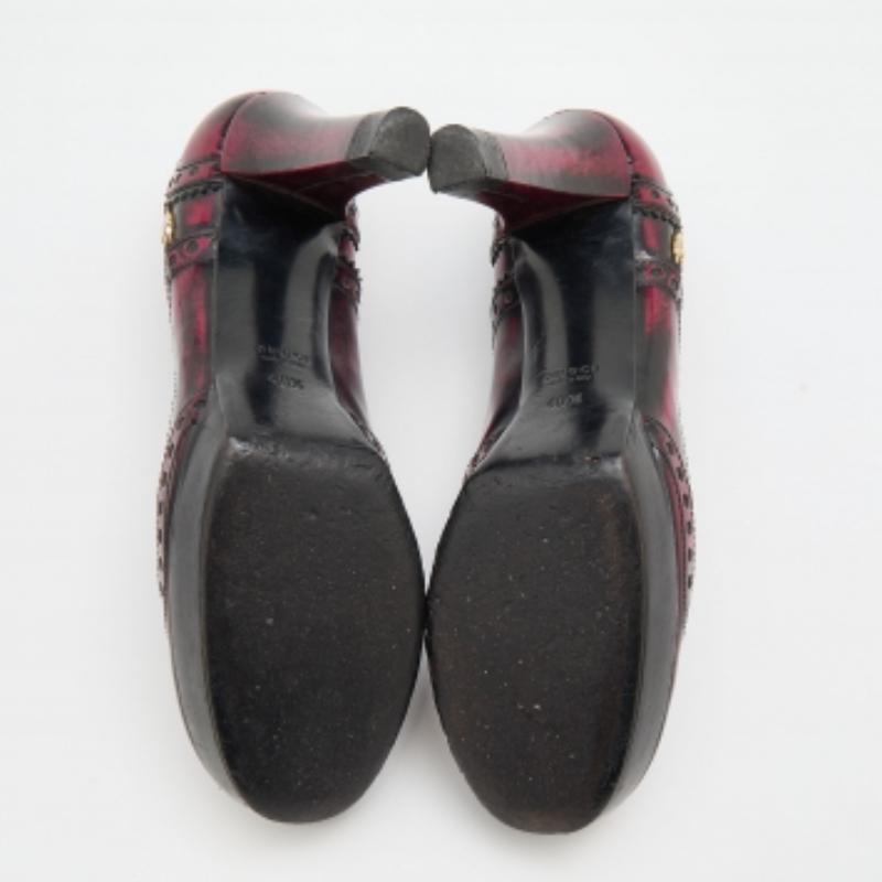 Gucci Black/Red Two-Tone Brogue Leather Platform Pumps Size 40.5 For Sale 3