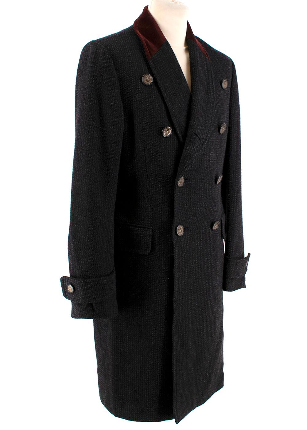 Gucci Black & Red Wool Double Breasted Coat 

- Made of soft wool 
- Classic double-breasted cut 
- Small pattern 
- Button fastening at the front 
- Buttoned cuffs 
- Pockets to the front
- 3 inner pockets 
- Red velvet detail to the collar  
-