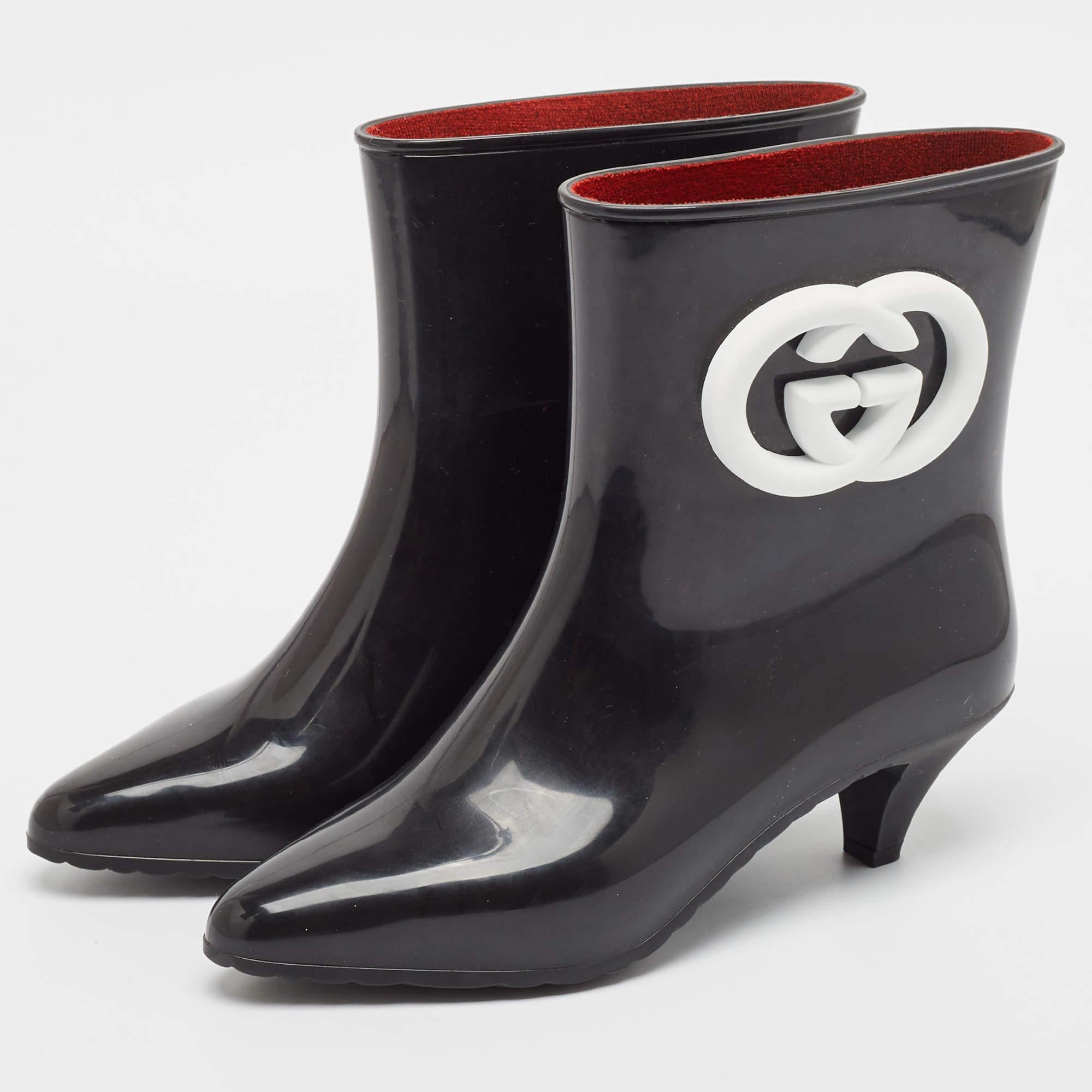 Conception méticuleuse d'une silhouette élégante.  Ces bottes sont très élégantes. Elles sont dotées de semelles intérieures confortables et de semelles extérieures durables pour vous durer toute la vie. Ces bottes sont tout simplement incroyables 