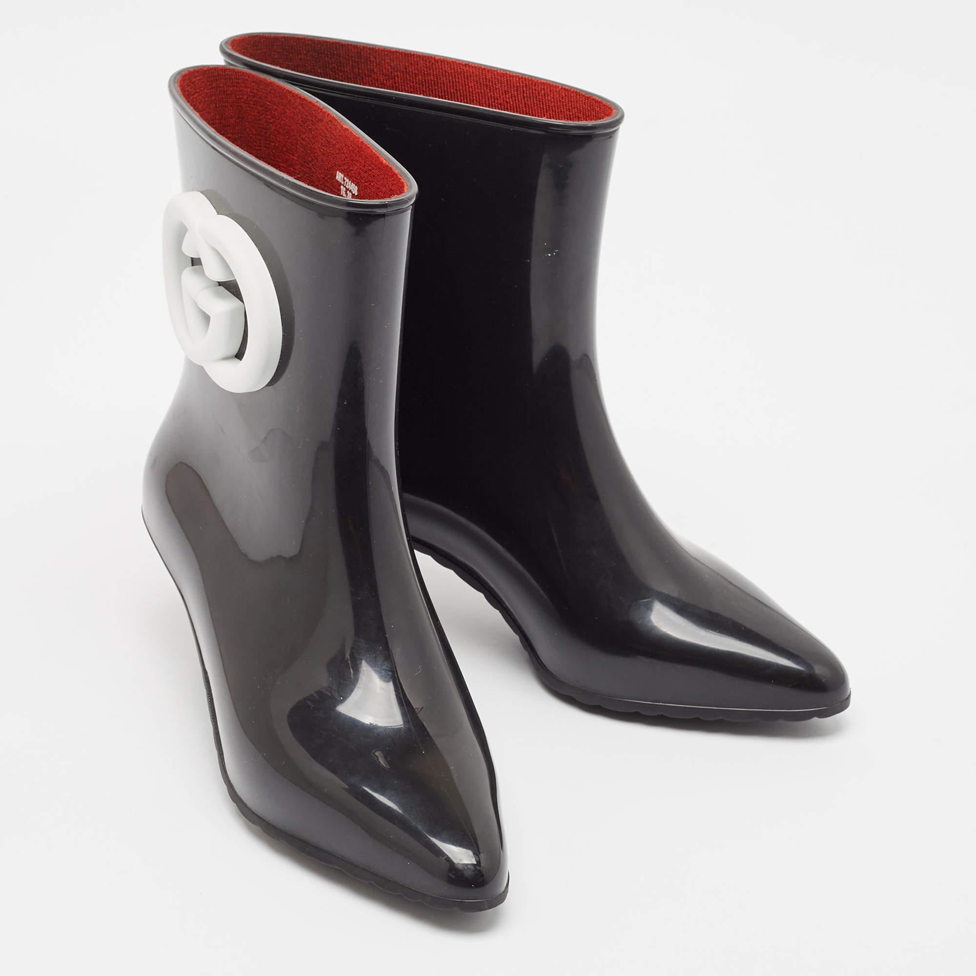Gucci - Bottes en caoutchouc noires Taille 38 Bon état - En vente à Dubai, Al Qouz 2