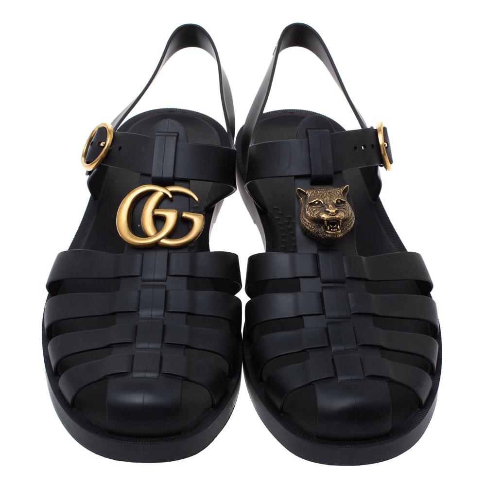 The attractive design of this pair of Gucci sandals makes it a perfect match with a casual outfit. Add this pair of stylish black sandals to your everyday footwear collection. They are made from rubber featuring a strappy front, the signature GG