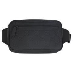 Gucci - Sac à ceinture GG en caoutchouc noir