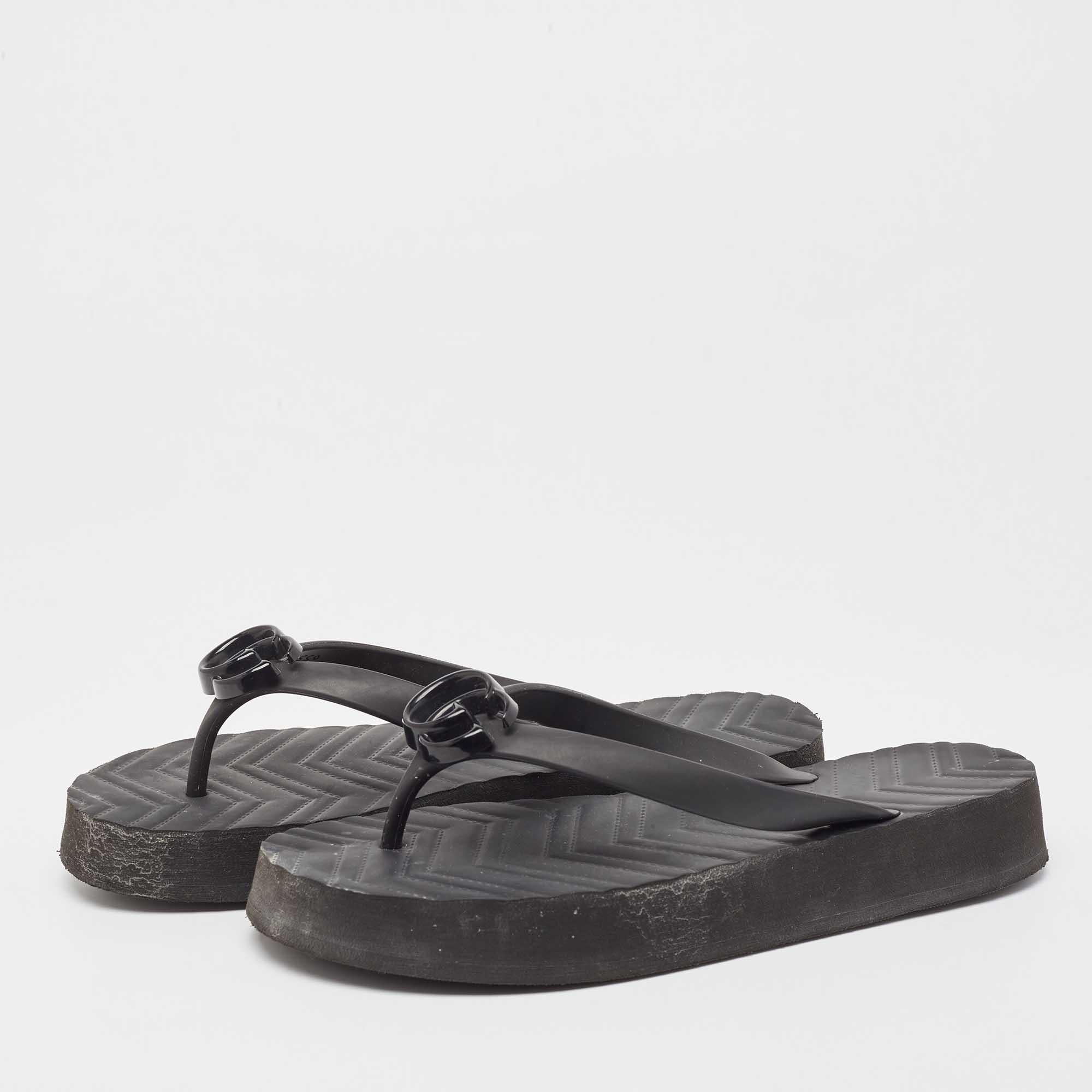 Perfect for your vacation and beach edits to regular use Guccis platform slides are versatile and comfortable. They have a thong design with the GG logo on the uppers.