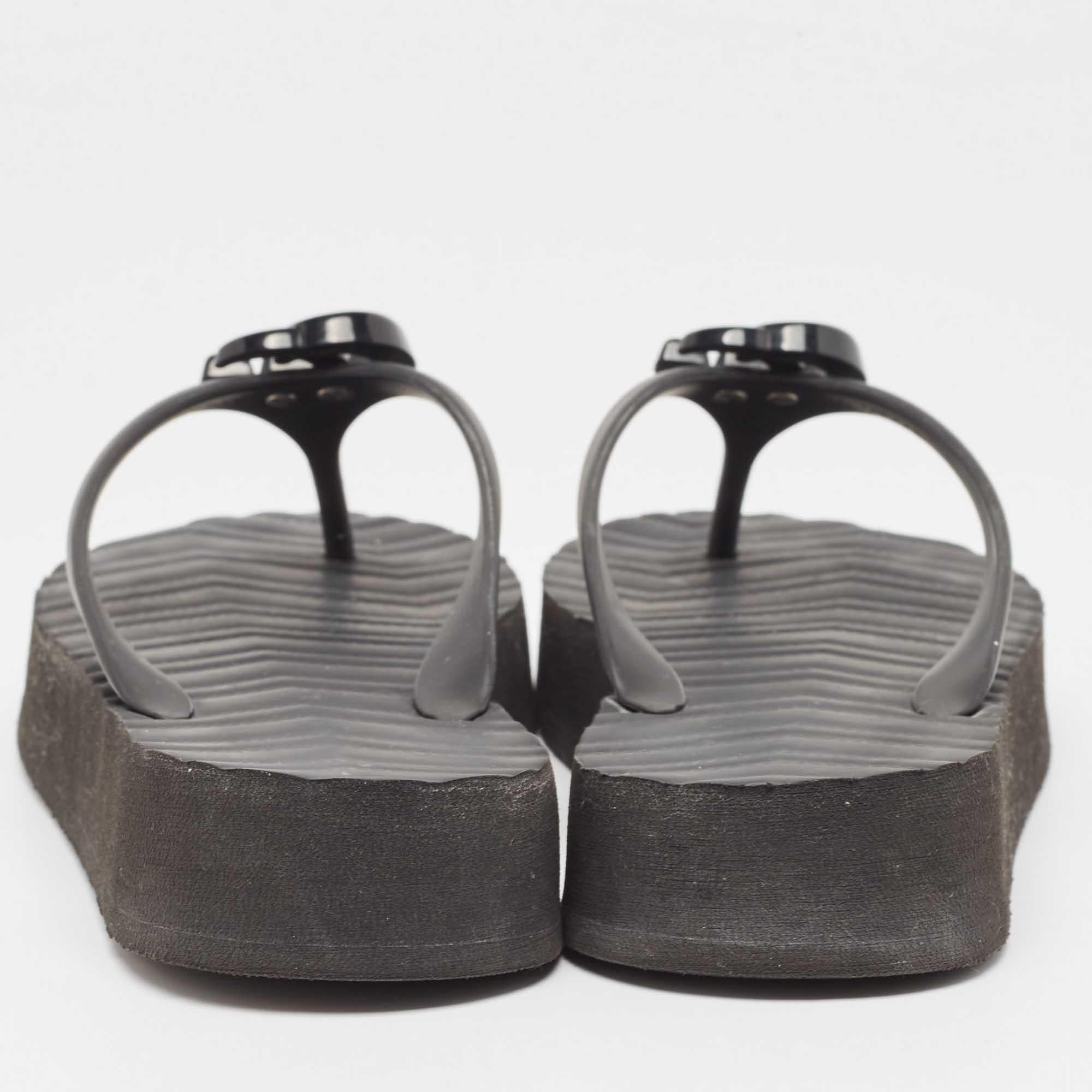 Gucci Black Rubber GG Chevron Thong Platform Slides Size 39 1