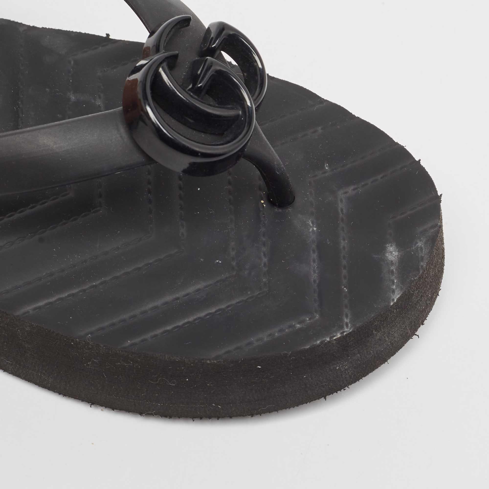 Gucci Black Rubber GG Chevron Thong Platform Slides Size 39 4