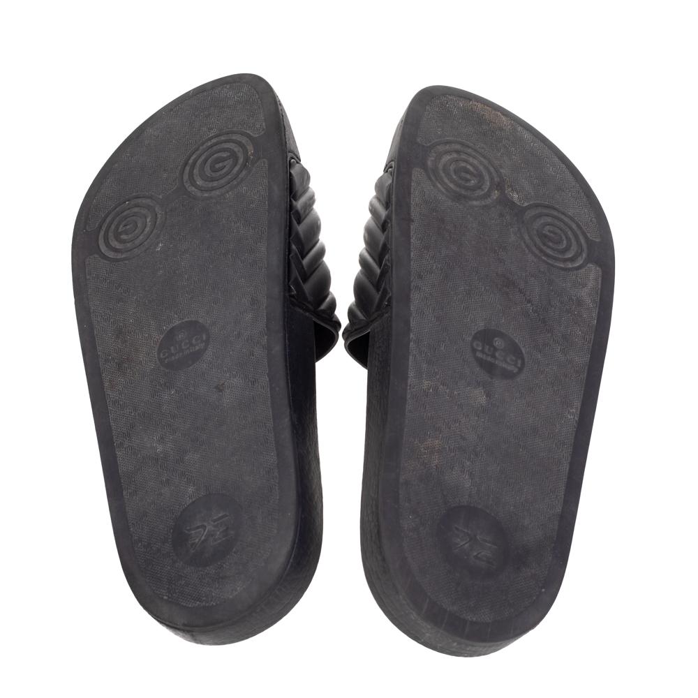 Gucci Black Rubber Slide Sandals Size 43 In Good Condition In Dubai, Al Qouz 2