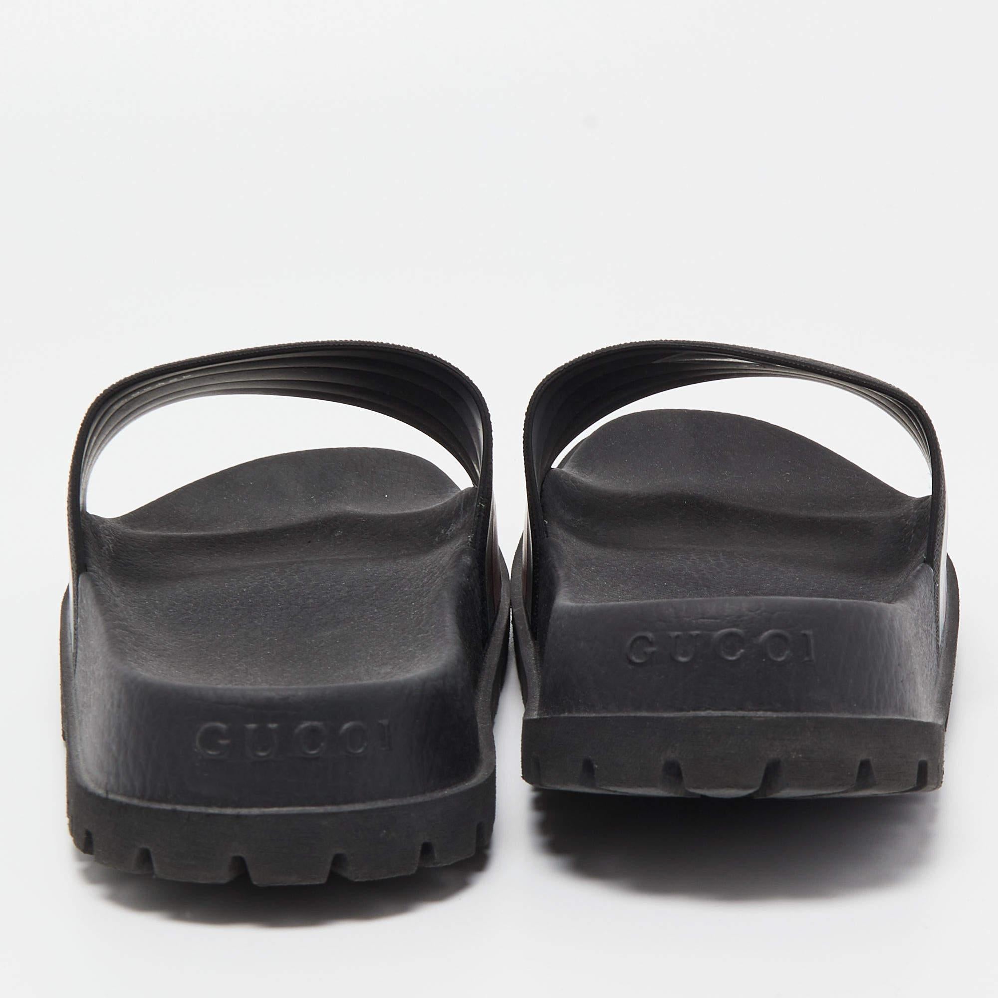 Gucci Black Rubber Web Detail Slide Sandals Size 40 In Good Condition For Sale In Dubai, Al Qouz 2