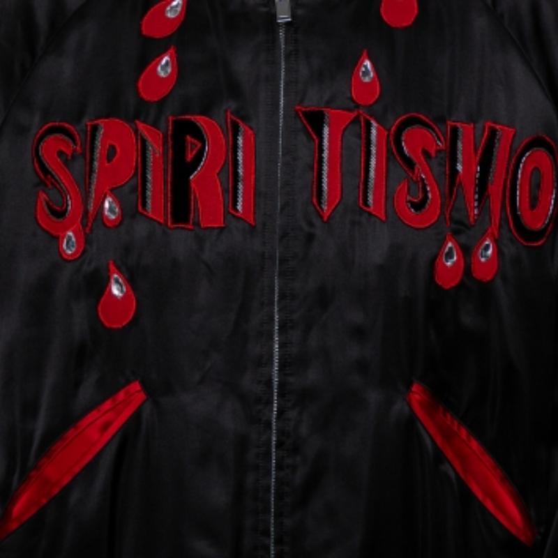 If you have an eye for fun clothing then this jacket by Gucci will surely impress. Adopt a contemporary style with satisfaction through this black creation made from satin fabric. It features a zip button fastening, a Spiritismo applique at the