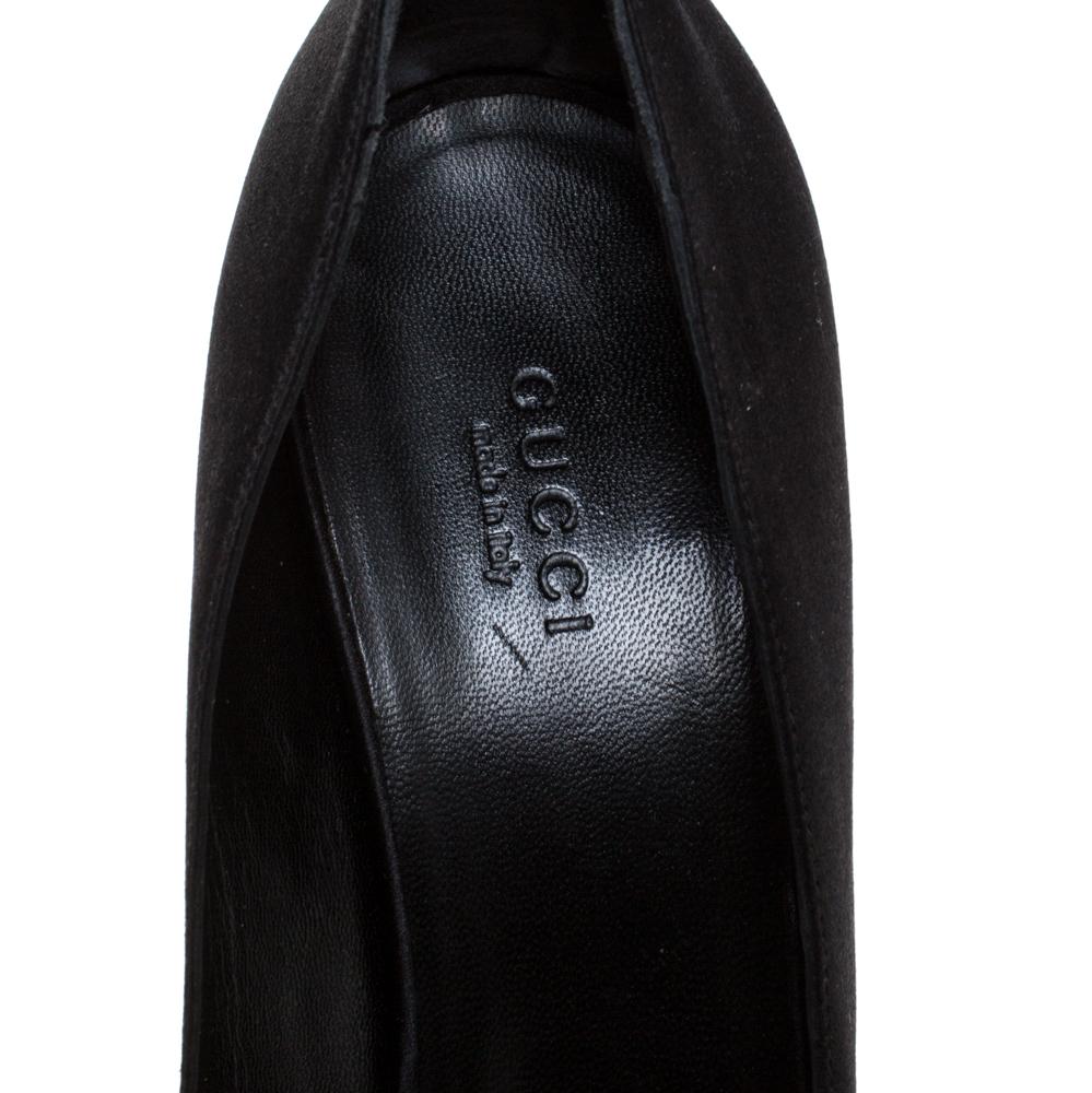 Gucci Pumps Peep Toe in raso nero con fiocco impreziosito da cristalli misura 39,5 In condizioni buone a Dubai, Al Qouz 2