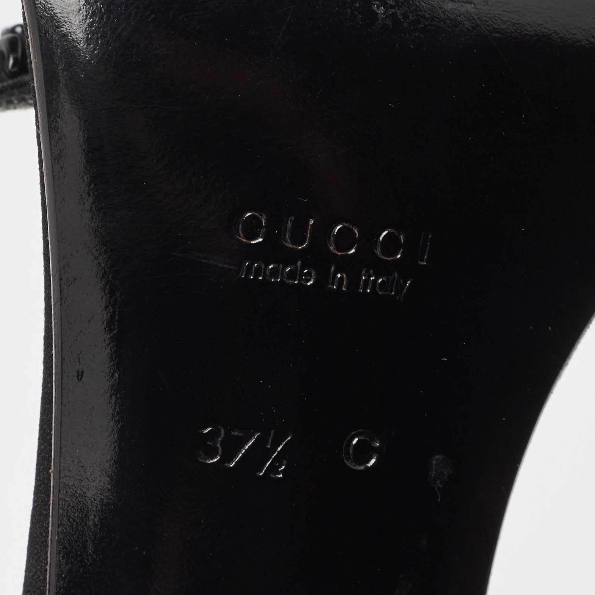 Gucci Schwarze Sandalen aus Satin mit Kristallverzierung und Knöchelriemen Größe 37,5 im Angebot 1