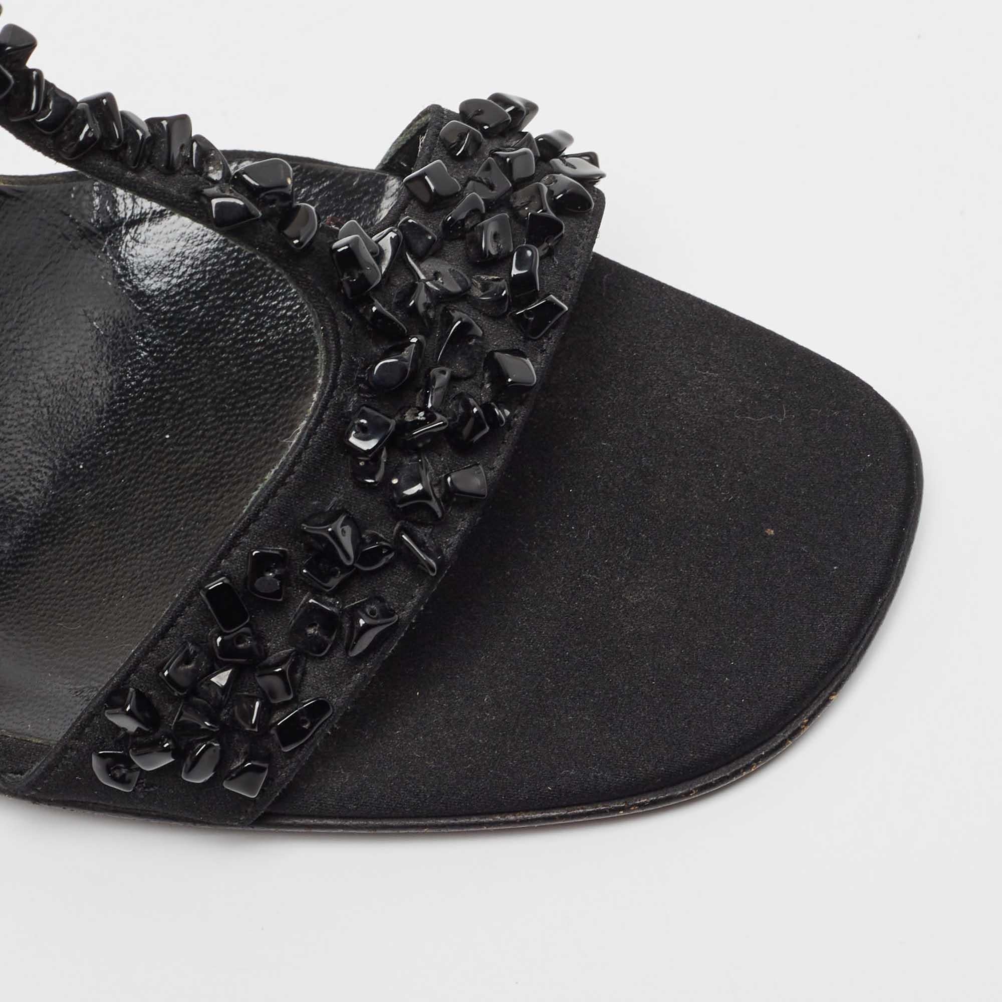 Gucci Schwarze Sandalen aus Satin mit Kristallverzierung und Knöchelriemen Größe 37,5 im Angebot 2