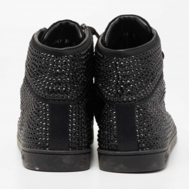 Coda-Turnschuhe aus schwarzem Satin mit Kristallverzierung von Gucci, Größe 39 im Angebot 1