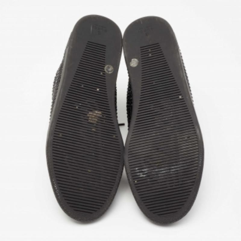 Coda-Turnschuhe aus schwarzem Satin mit Kristallverzierung von Gucci, Größe 39 im Angebot 2