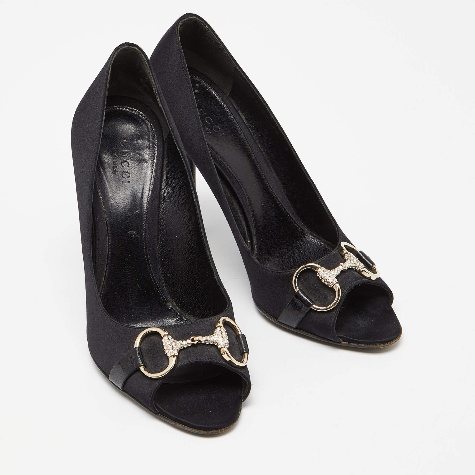 De las mujeres Gucci Negro Satén Horsebit Peep Toe Bombas Tamaño 38 en venta