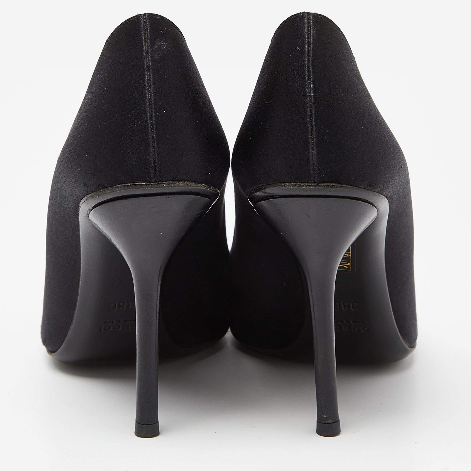 Gucci Negro Satén Horsebit Peep Toe Bombas Tamaño 38 en venta 1