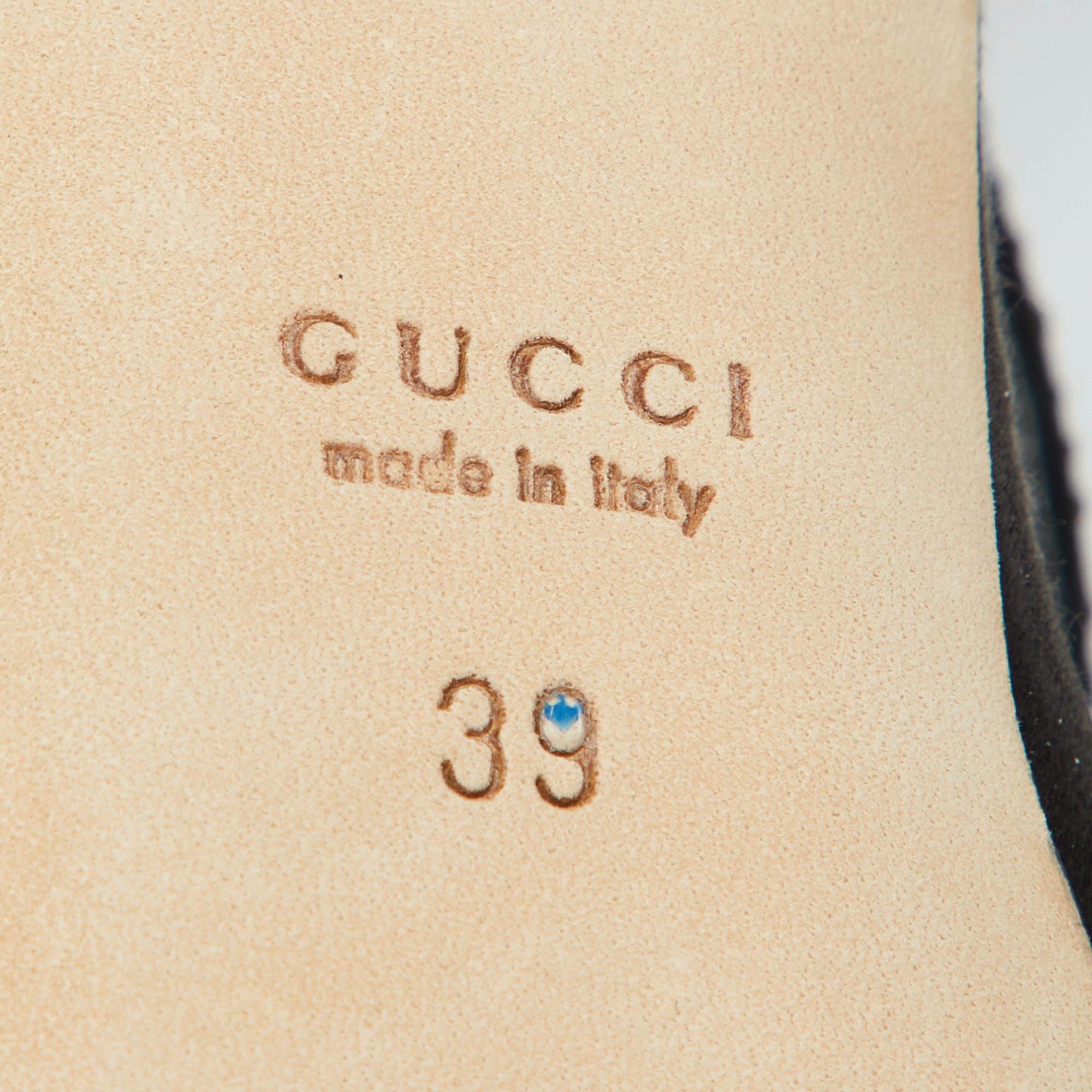 Gucci Plateausandalen aus schwarzem Satin und Lackleder mit Kristallverzierung Größe 39 im Angebot 3