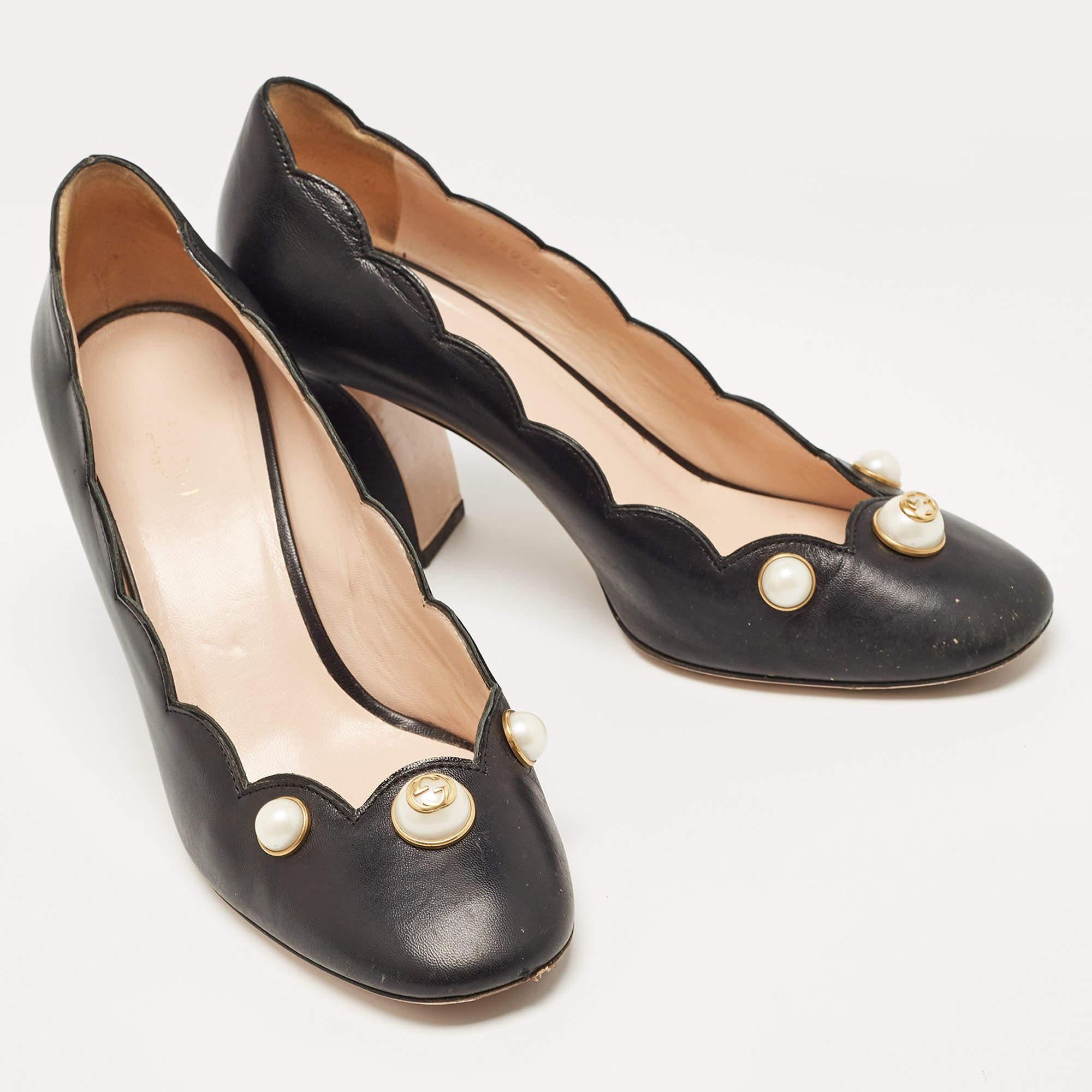 Women's Gucci Black Scalloped Leather Faux Pearl Embellished Willow Pumps Size 38