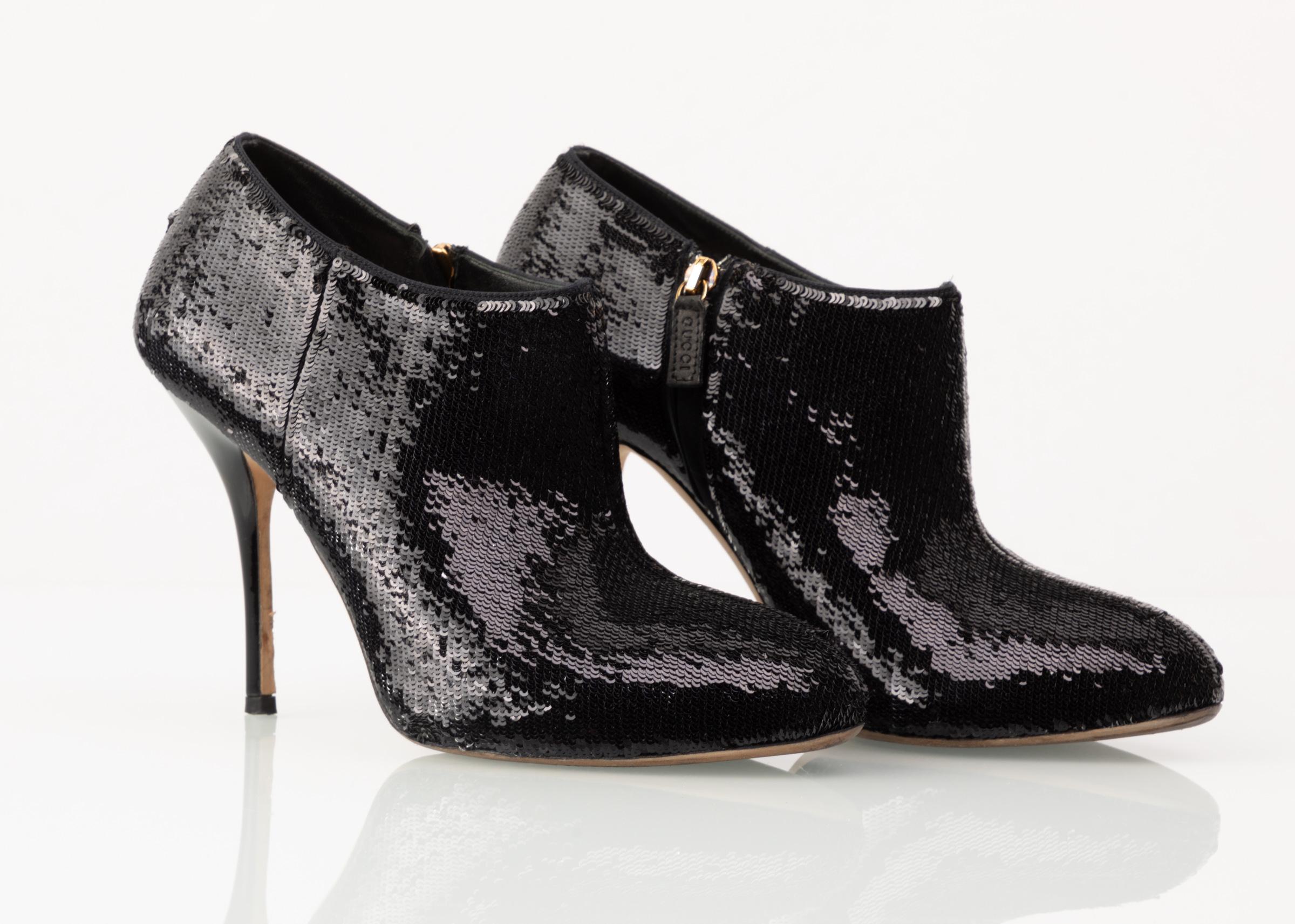 Shoes are often considered the ultimate accessory and the way to bring together a look. Over the
last decade, Gucci has been nothing less than a trendsetter when it comes to stylish footwear.
From the mid-to-late 2010s, these round-toe Gucci booties