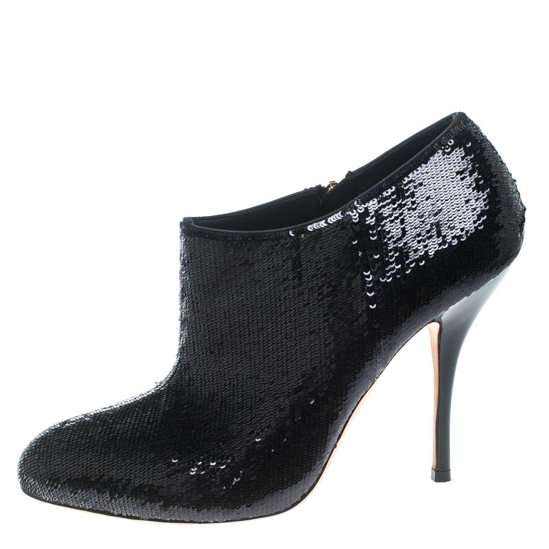 Gucci Black Sequins Ankle Booties Size 37.5 In Good Condition In Dubai, Al Qouz 2