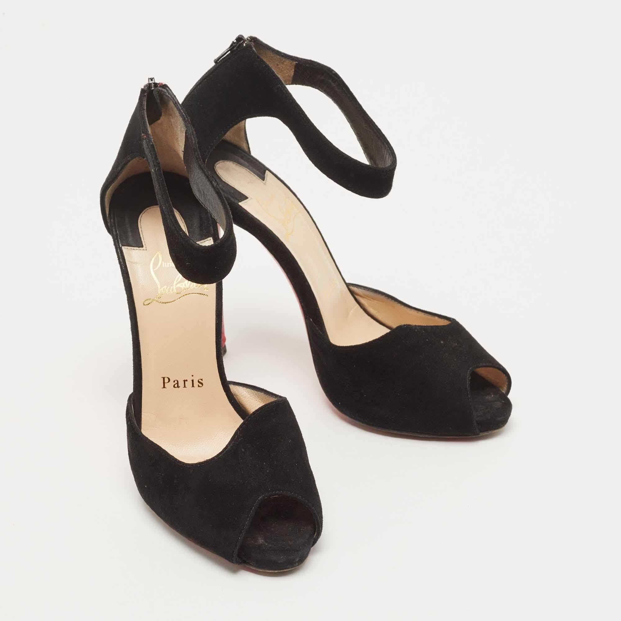 Noir Sandales compensées noires à paillettes à la cheville Gucci, taille 36 en vente
