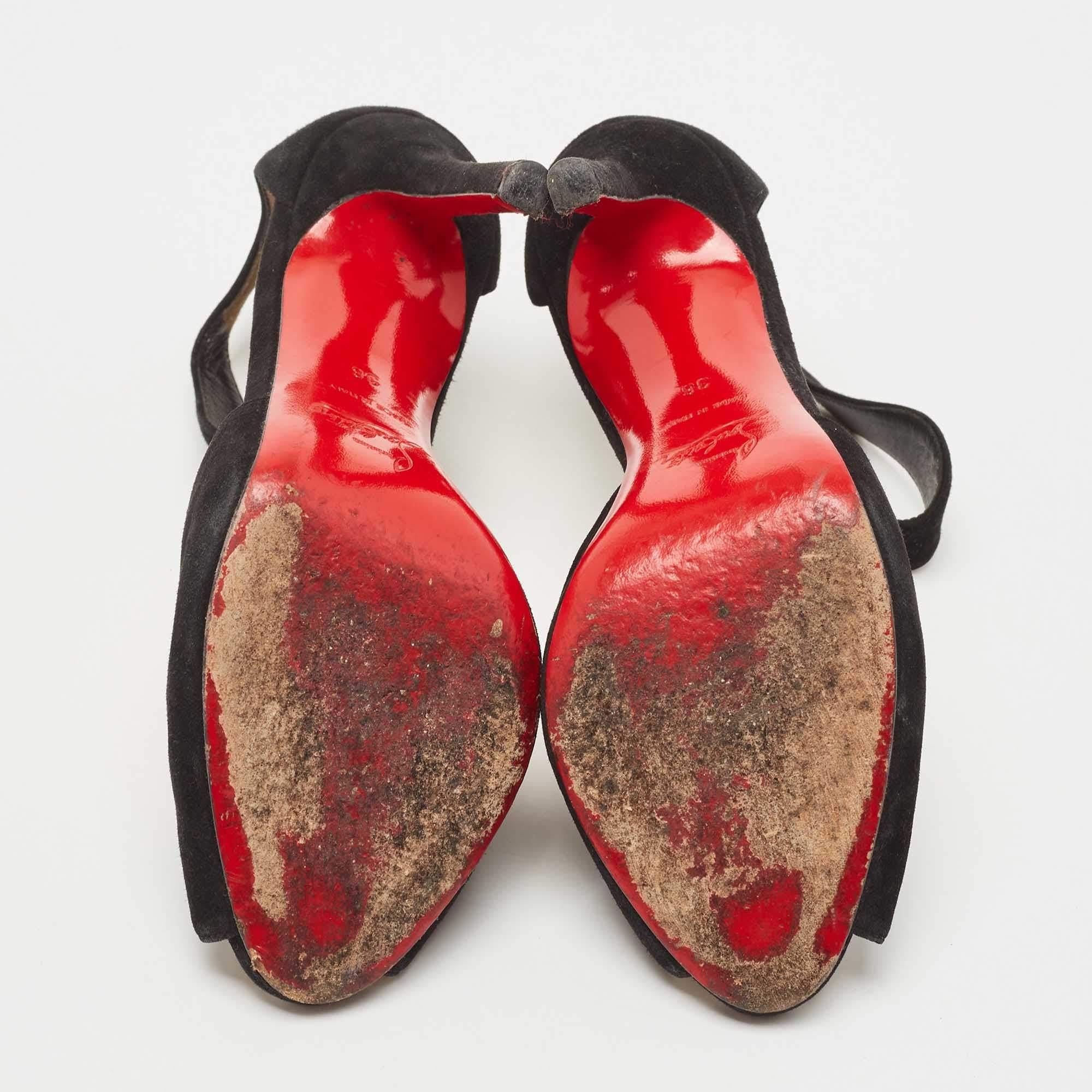 Sandales compensées noires à paillettes à la cheville Gucci, taille 36 en vente 1