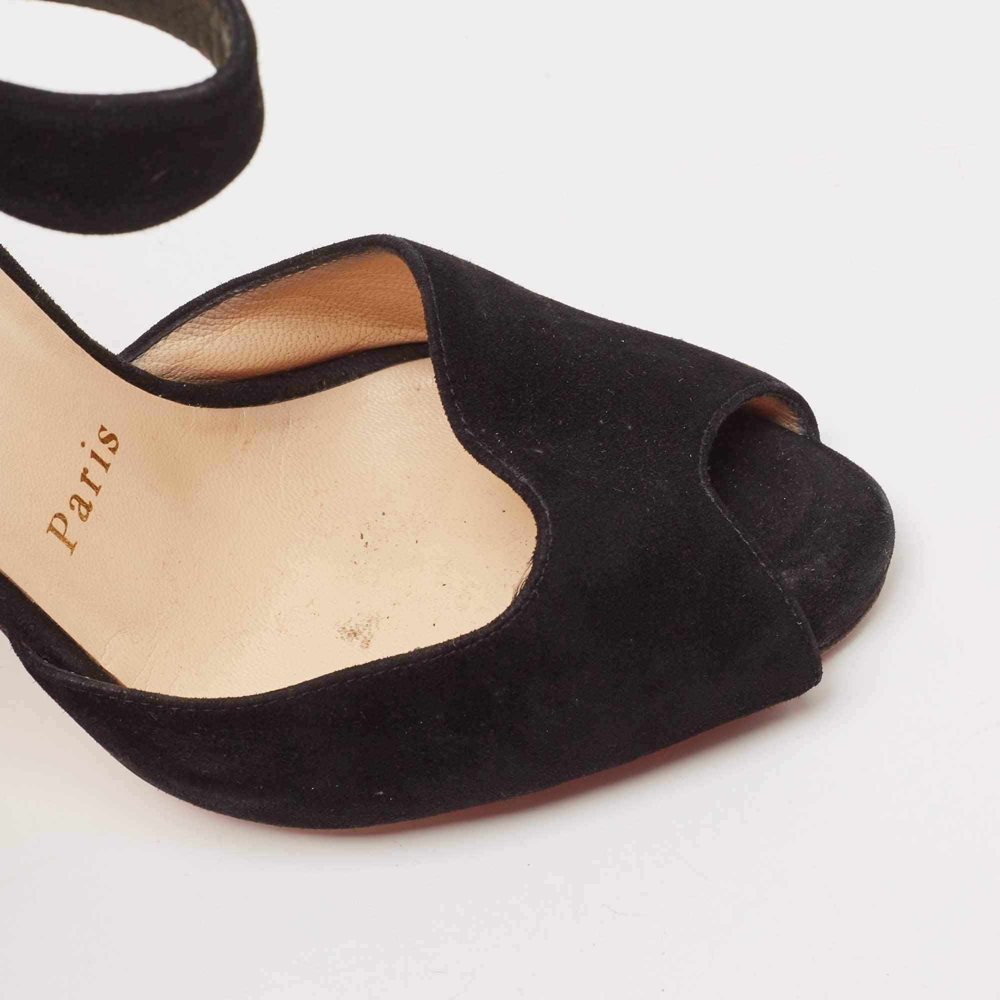 Sandales compensées noires à paillettes à la cheville Gucci, taille 36 en vente 2