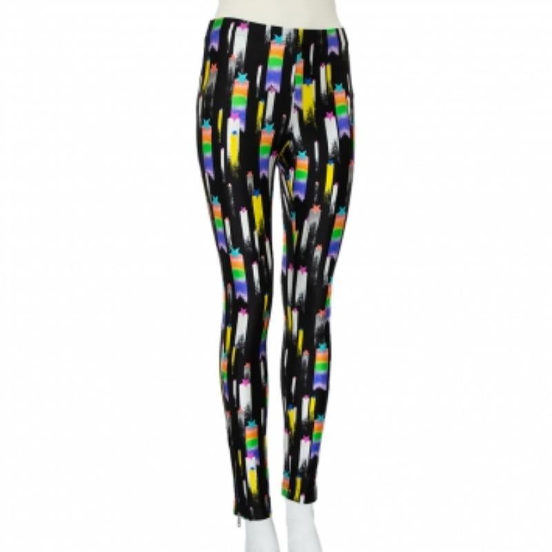 A cute pair of leggings is from Gucci. Knit from a quality jersey fabric, the stretchable pair features a print in the shades of black throughout. Channel a smart look and wear it with boots, a mini skirt, sweater, and an overcoat.