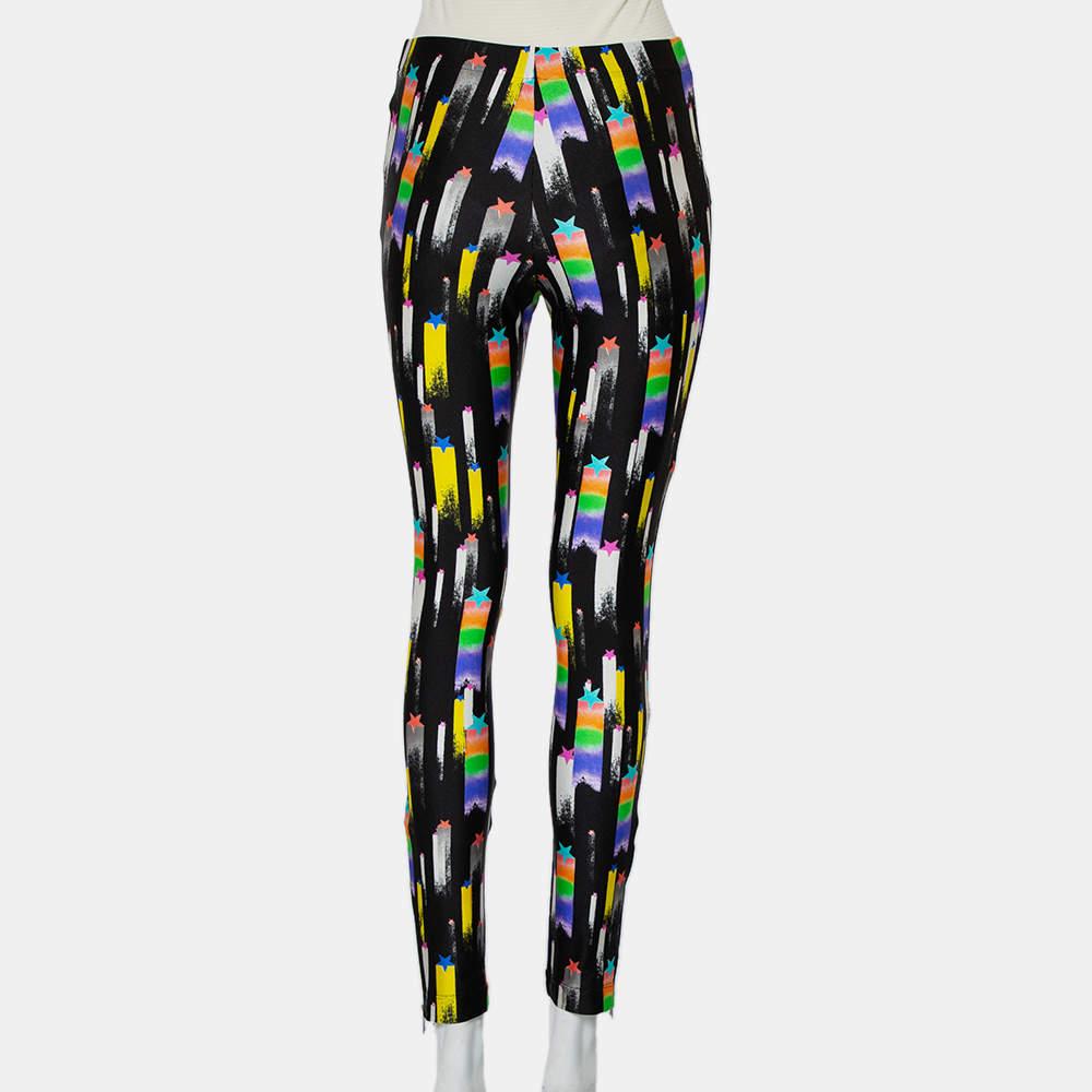 A cute pair of leggings is from Gucci. Knit from a quality jersey fabric, the stretchable pair features a print in the shades of black throughout. Channel a smart look and wear it with boots, a mini skirt, sweater, and an overcoat.

