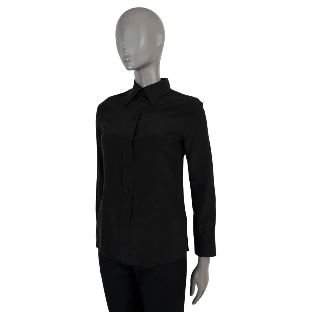 100% authentic Gucci crepe blouse in black silk (100%). Features GG embroidered at the chest and pointed collar. Closes with fabric covered buttons on the front. Has been worn and is in excellent condition.

2020 Pre-Fall

Measurements
Tag