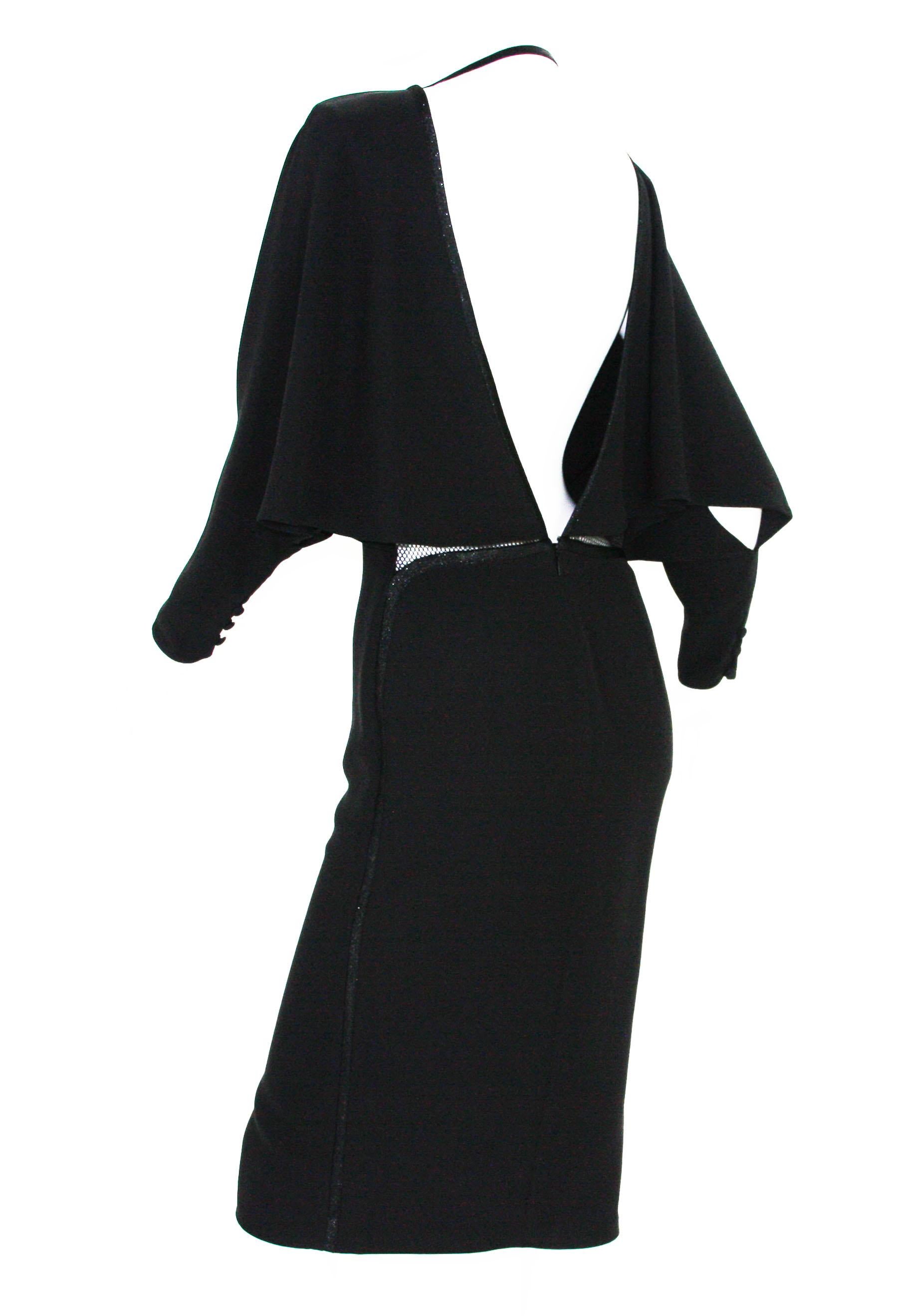 Gucci Schwarzes Cocktailkleid mit tiefem Ausschnitt und offenem Rücken aus Seide mit Cape-Effekt S im Angebot 1