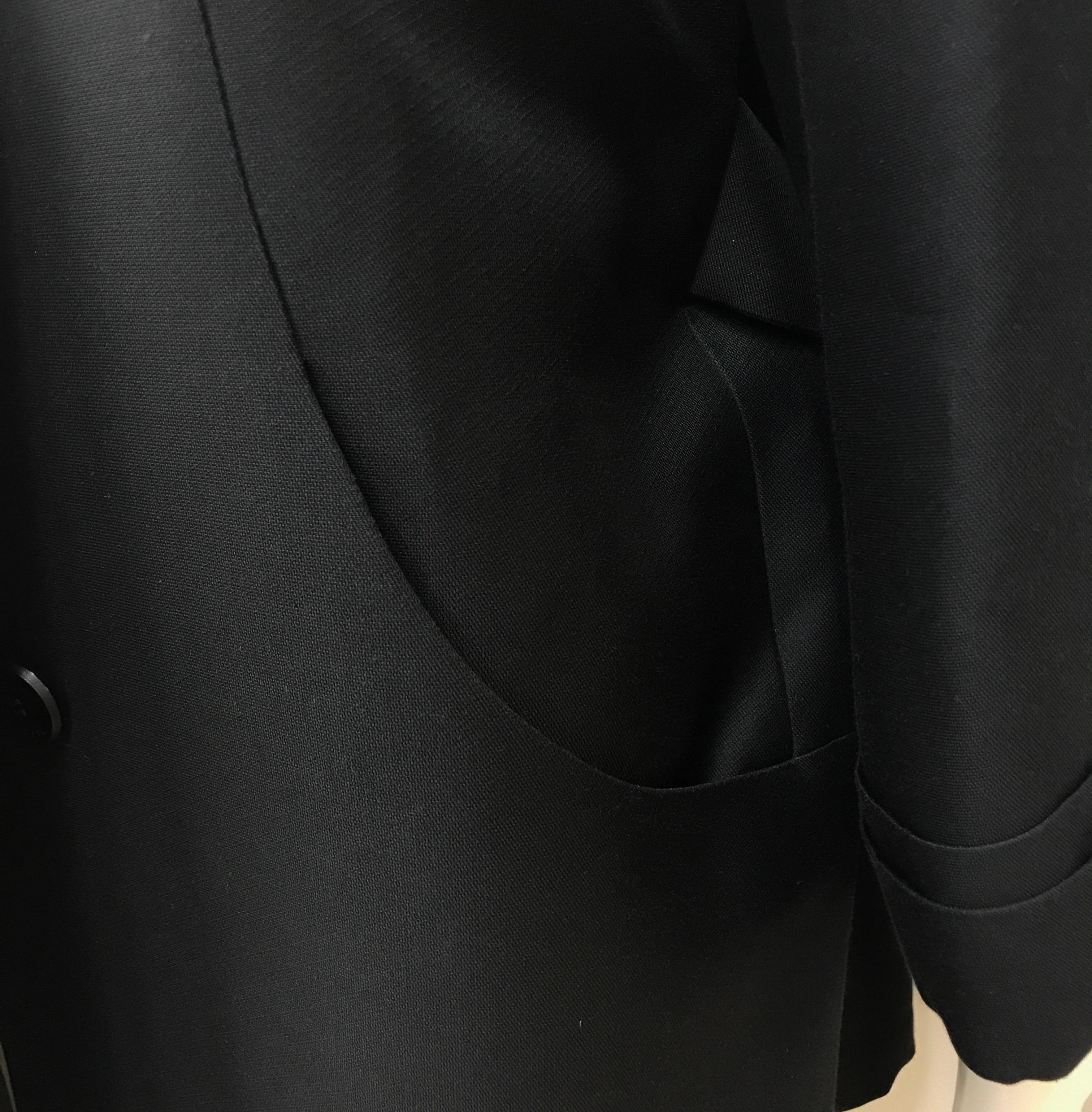 Gucci Black Silk Cape Jacket-42 In Good Condition For Sale In West Palm Beach, FL
