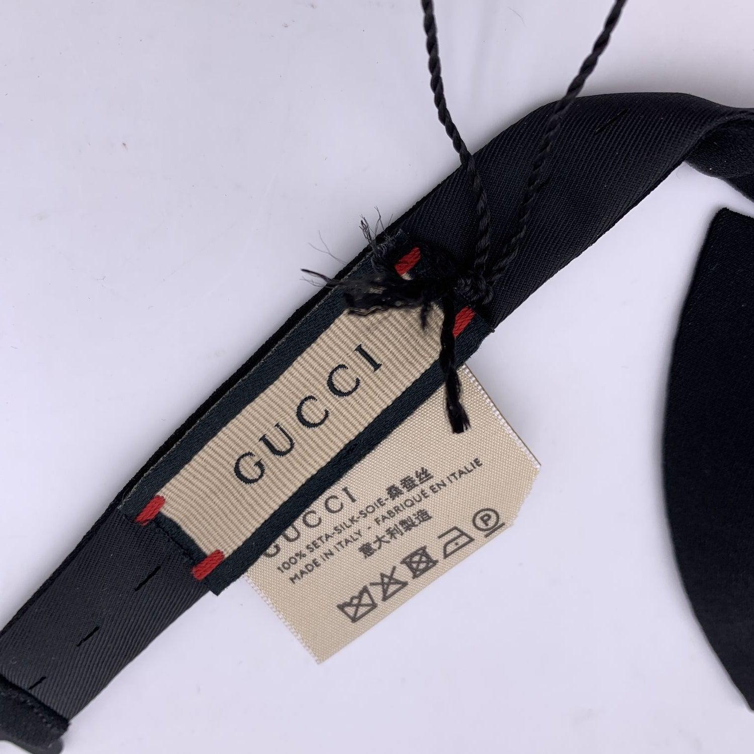 Women's or Men's Gucci Black Silk Crepe Papillon Bow Tie with Tips
