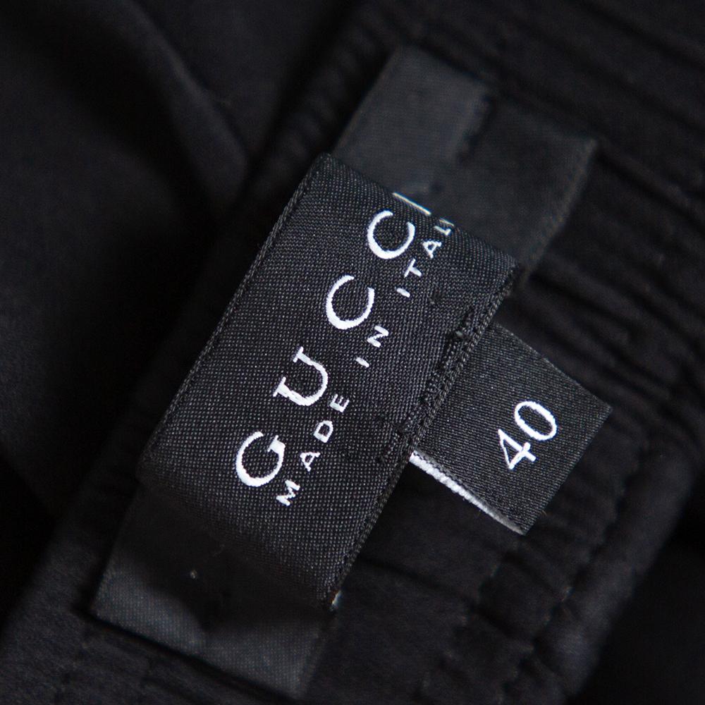 Gucci - Pantalon conique en crêpe de soie noir, taille S en vente 1