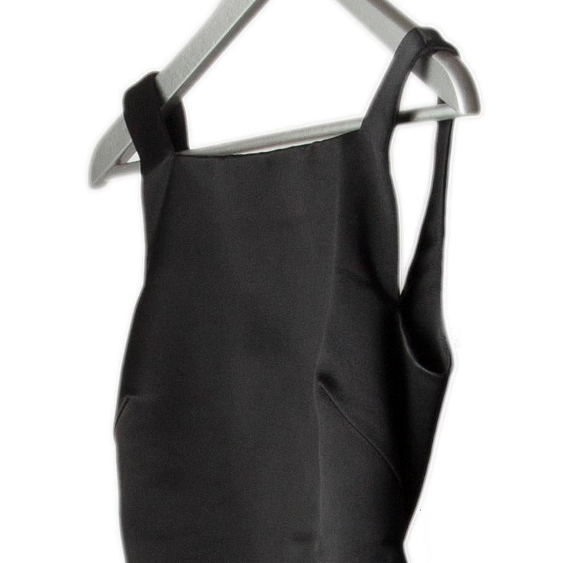 Gucci backless sheath dress in black silk (100%). Opens with zipper, hooks and buttons on the back. Has been worn and is in excellent condition.

Tag Size 38
Size XS
Bust To 82cm (32in)
Waist To 68cm (26.5in)
Hips To 82cm (32in)
Side Seam Length