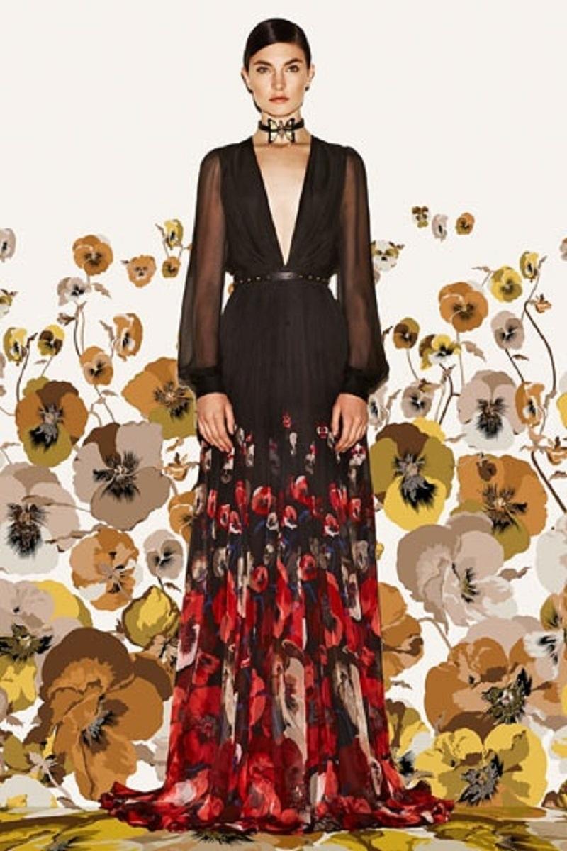 Gucci Black Silk Plunging Pansies Flowers Print Long Dress Gown 
Italian size 42 - US 6
100% Silk Chiffon, Pansies Flowers Print, Fully Lined in Silk, Open Back, Zip Closure.
Gold Tone Buttons with Gucci Logo Engrave. Belt from Runway Picture Not