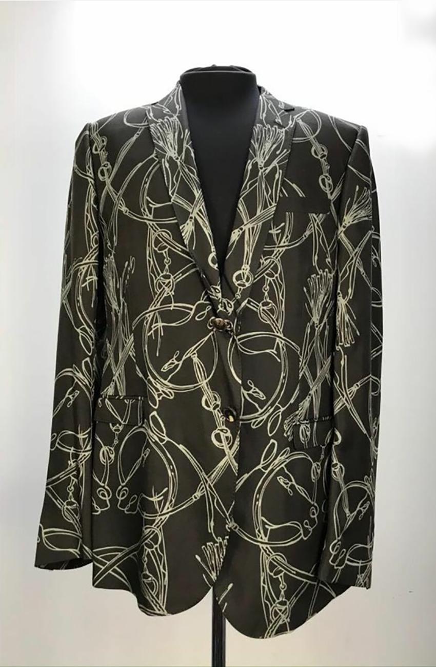 Gucci Blazer Jacket

3 front pockets

Content: 100% silk
lining: 100% cupro

IT 58 - US 48

Pre-owned, Excellent condition

100% authentic guarantee 
 
PLEASE VISIT OUR STORE FOR MORE GREAT ITEMS

 os

