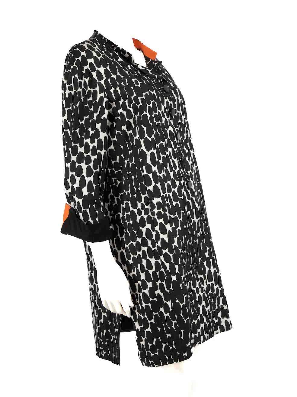 CONDITION is Very good. Minimal wear to coat is evident. Minimal wear to the cuffs with faint discoloured marks and the belt is missing on this used Gucci designer resale item.
 
 
 
 Details
 
 
 Black
 
 Silk
 
 Mid length coat
 
 Spot printed
 

