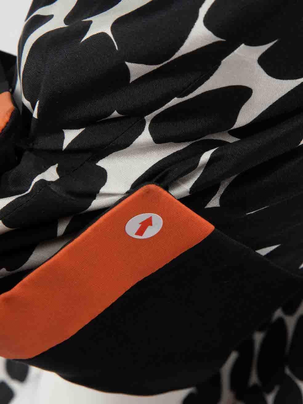Schwarzer Gucci-Mantel aus Seide mit Fleckendruck Größe XL Damen im Angebot