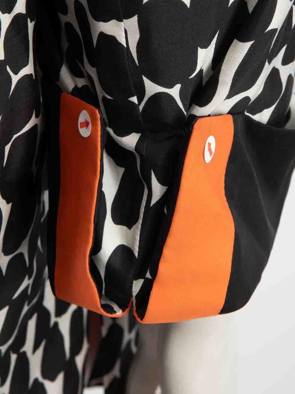 Schwarzer Gucci-Mantel aus Seide mit Fleckendruck Größe XL im Angebot 1
